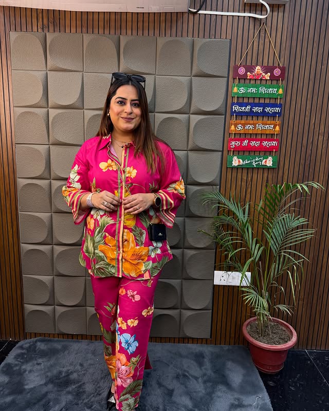 Chic 2-Piece Co-ord Set – Available in Pink, Blue & Black