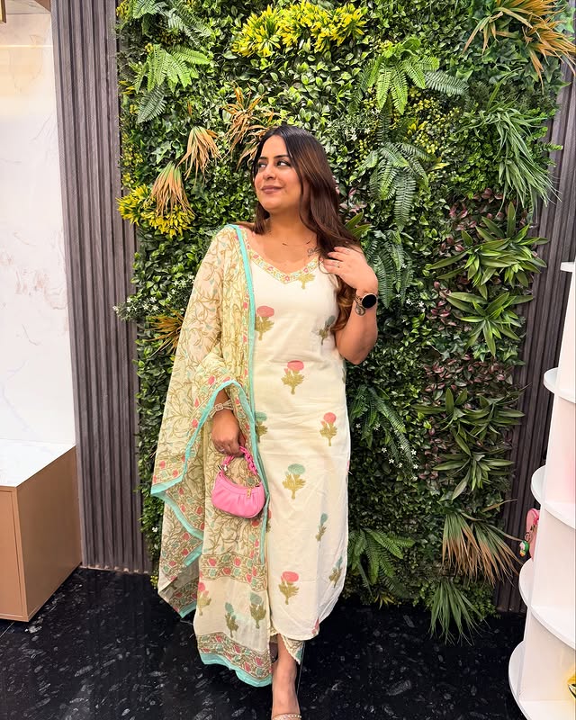 Off White Colored Salwar Suit