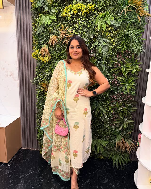 Off White Colored Salwar Suit