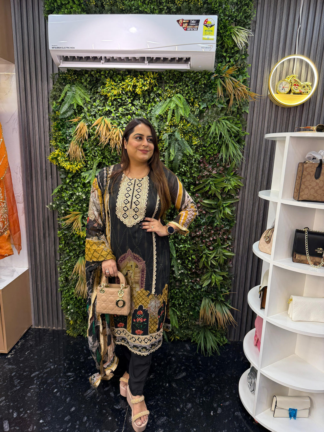 Figure Digital Pakistani Suit
