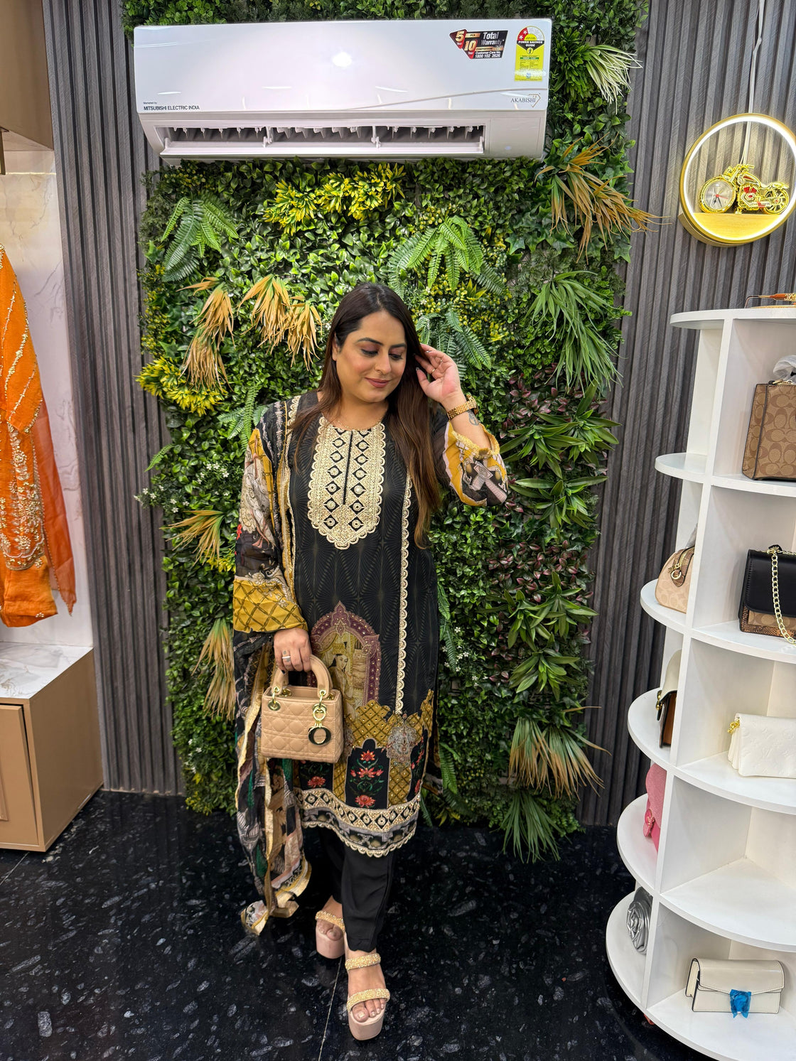 Figure Digital Pakistani Suit