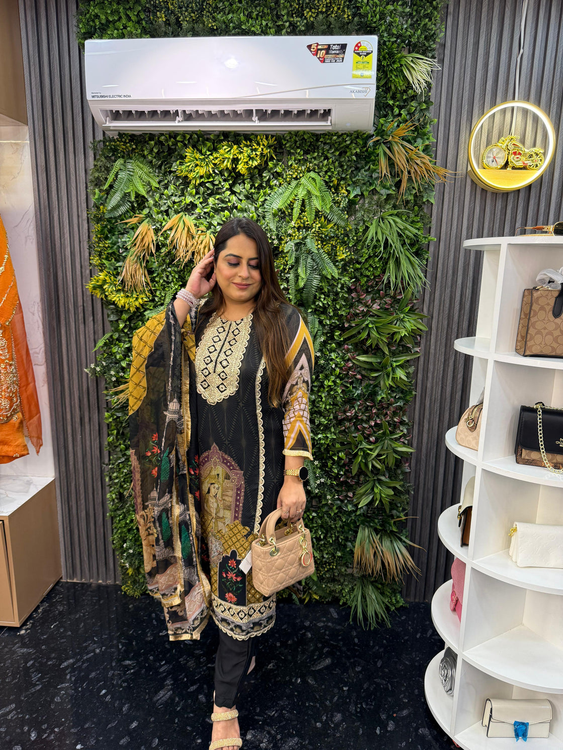 Figure Digital Pakistani Suit