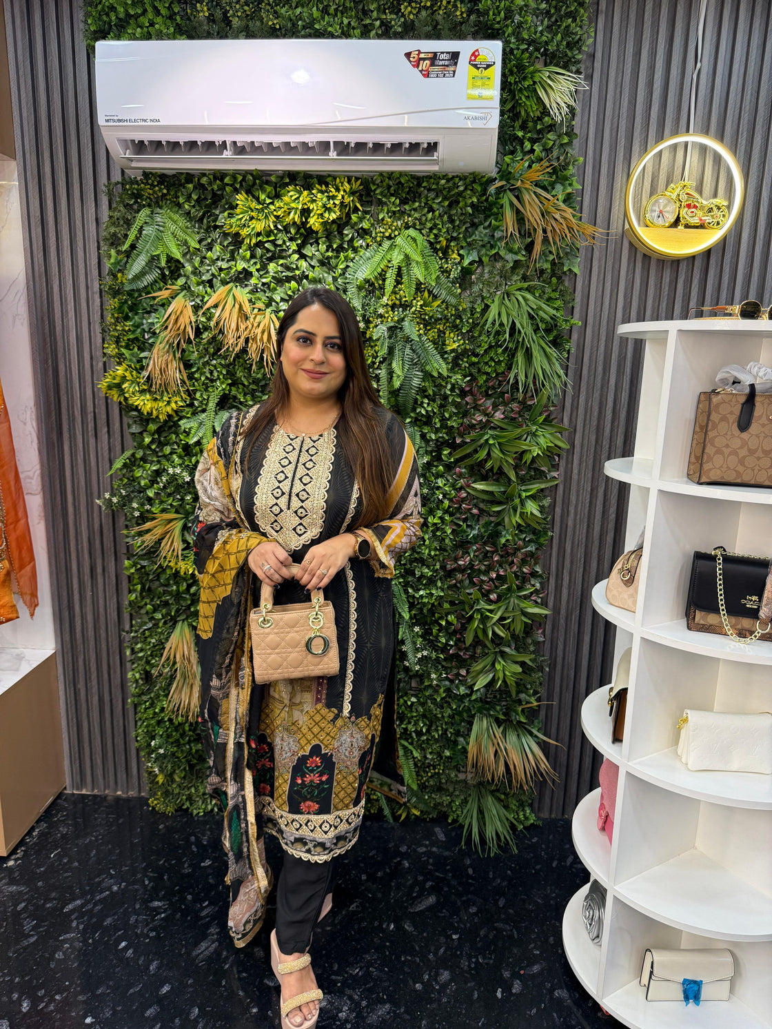 Figure Digital Pakistani Suit