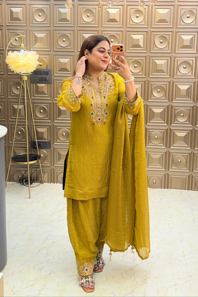 ‘SHAHI NAGMA’ Emerald Stone Three Piece farshi Set