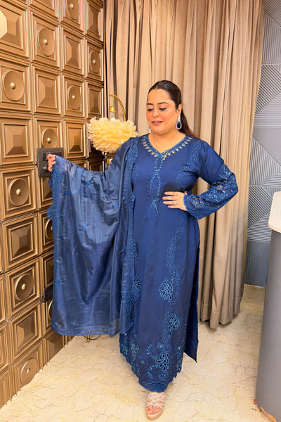 ‘MALIKA 2.0’ Long Pakistani Three Piece Set