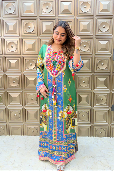 ‘NOOR-E-RANG’ Pheran