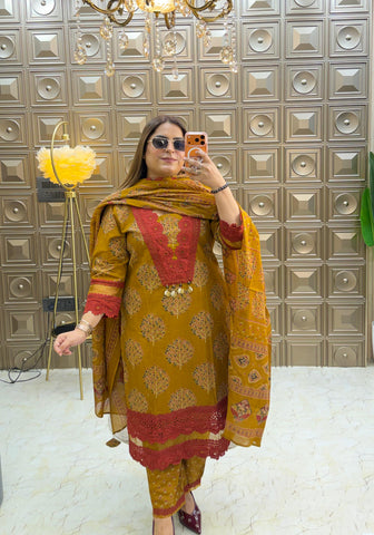 'RUMY' Croatia Lace Suit