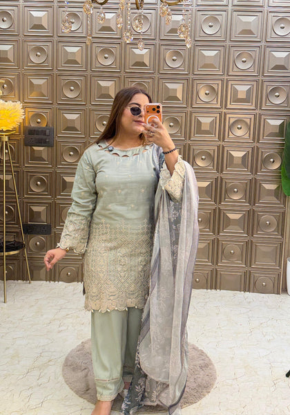 'ZEENAT' Pakistani 3 Piece Suit